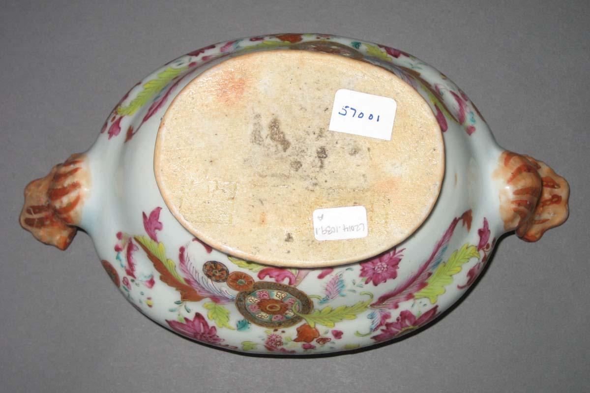 2015.0007.001 A Tureen underside