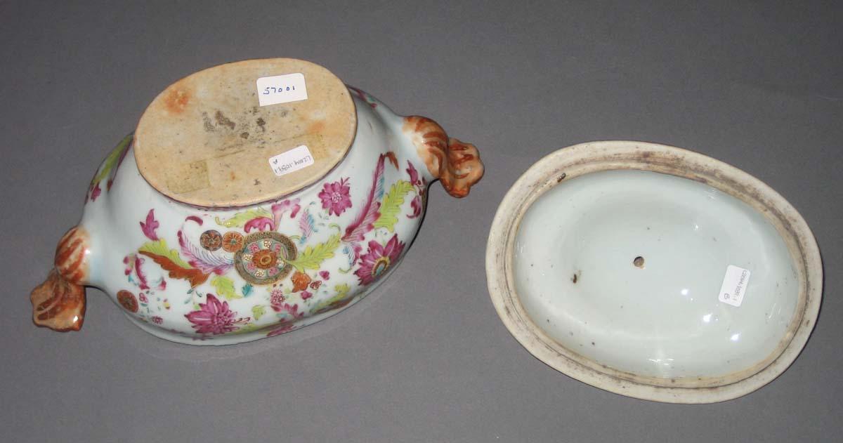 2015.0007.001 A, B Tureen and lid underside