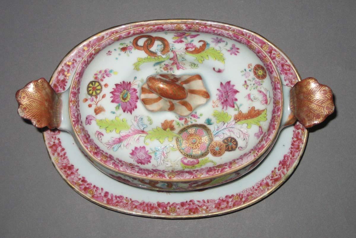 2015.0007.001 A-C Tureen and stand top