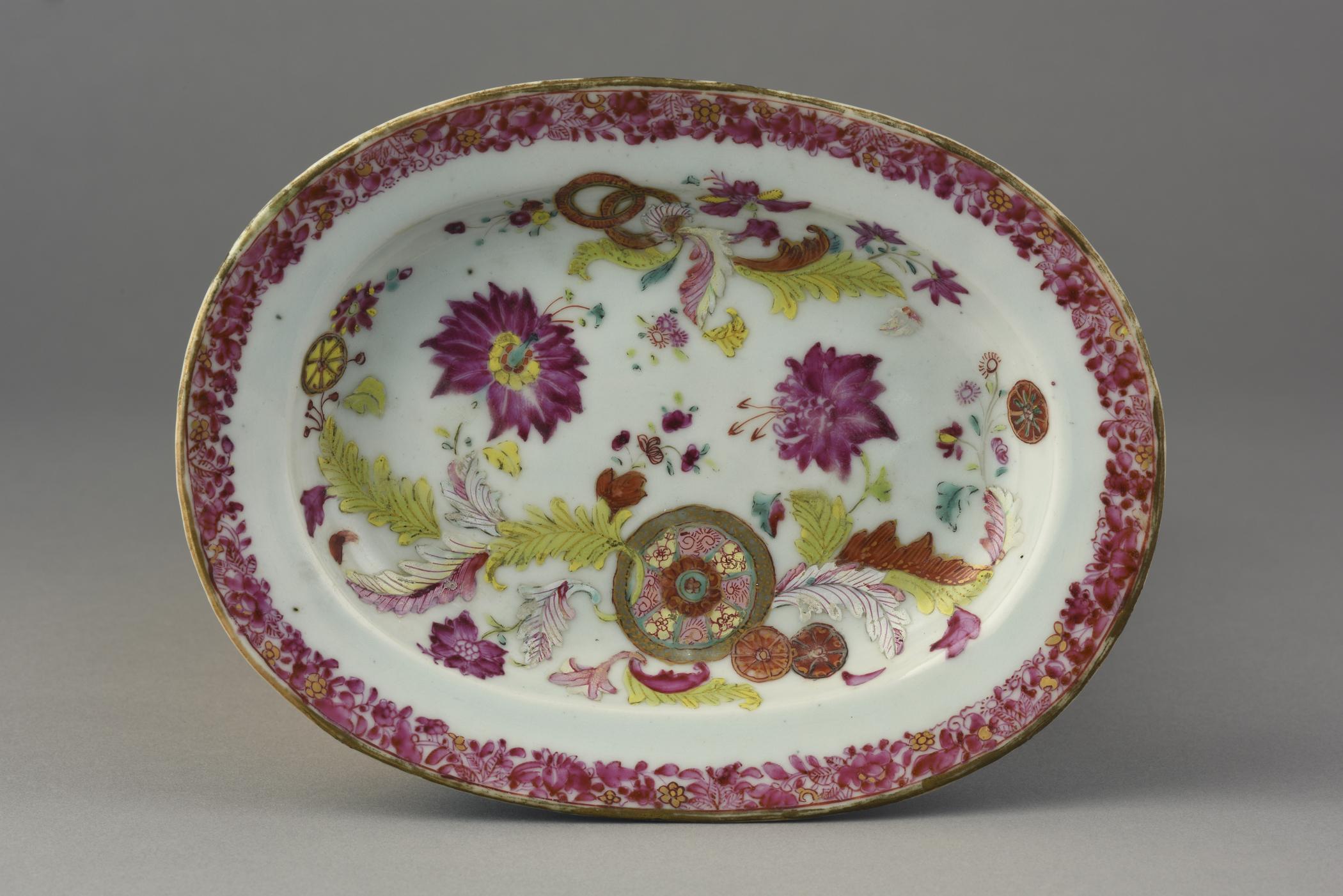 2015.0007.001 C Tureen stand, view 1