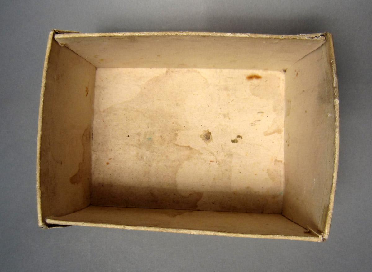 1986.0050.415.001 Box, Interior