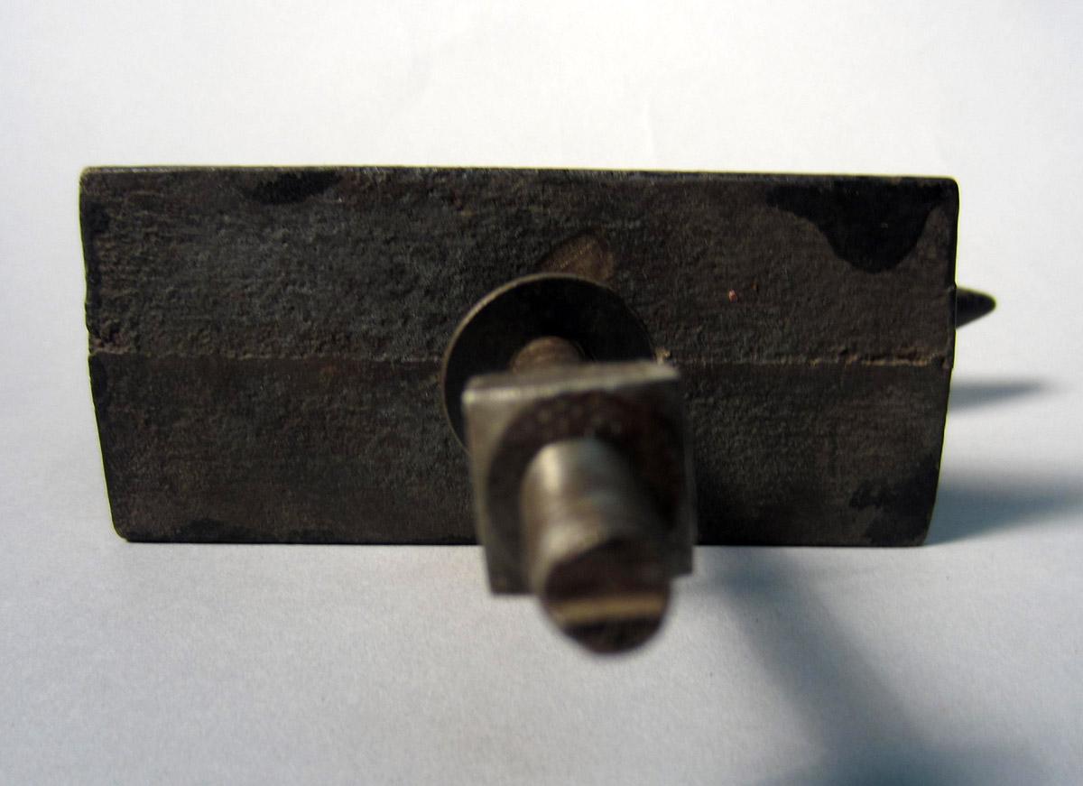 1986.005.417 Anvil, Underside