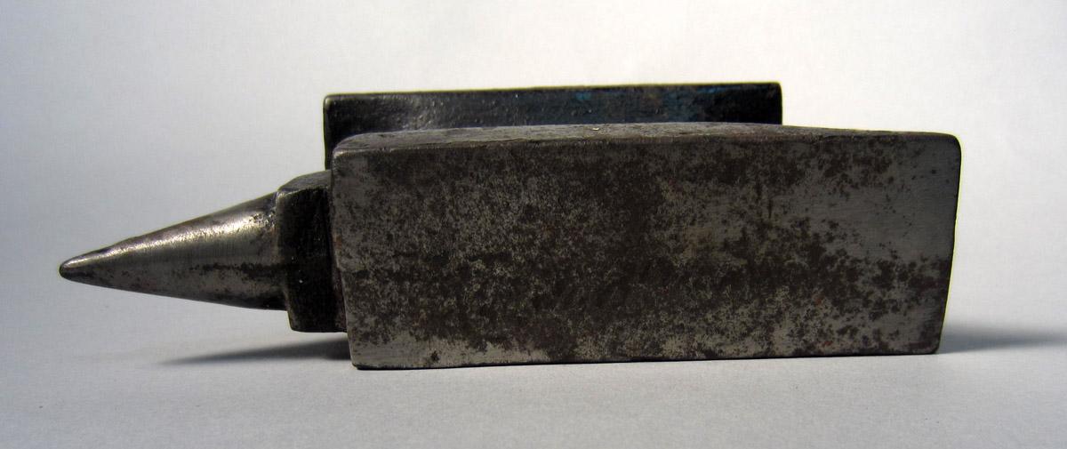 1986.005.417 Anvil, Top
