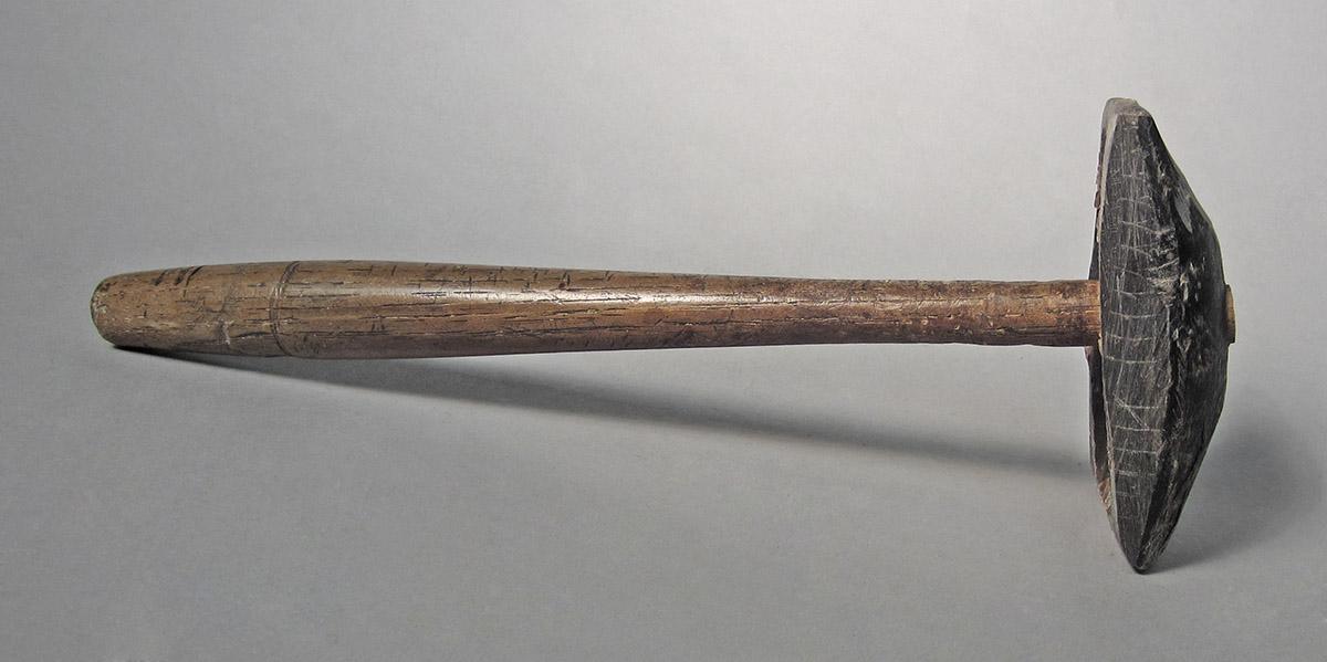 1986.0050.433, Mallet, side 3