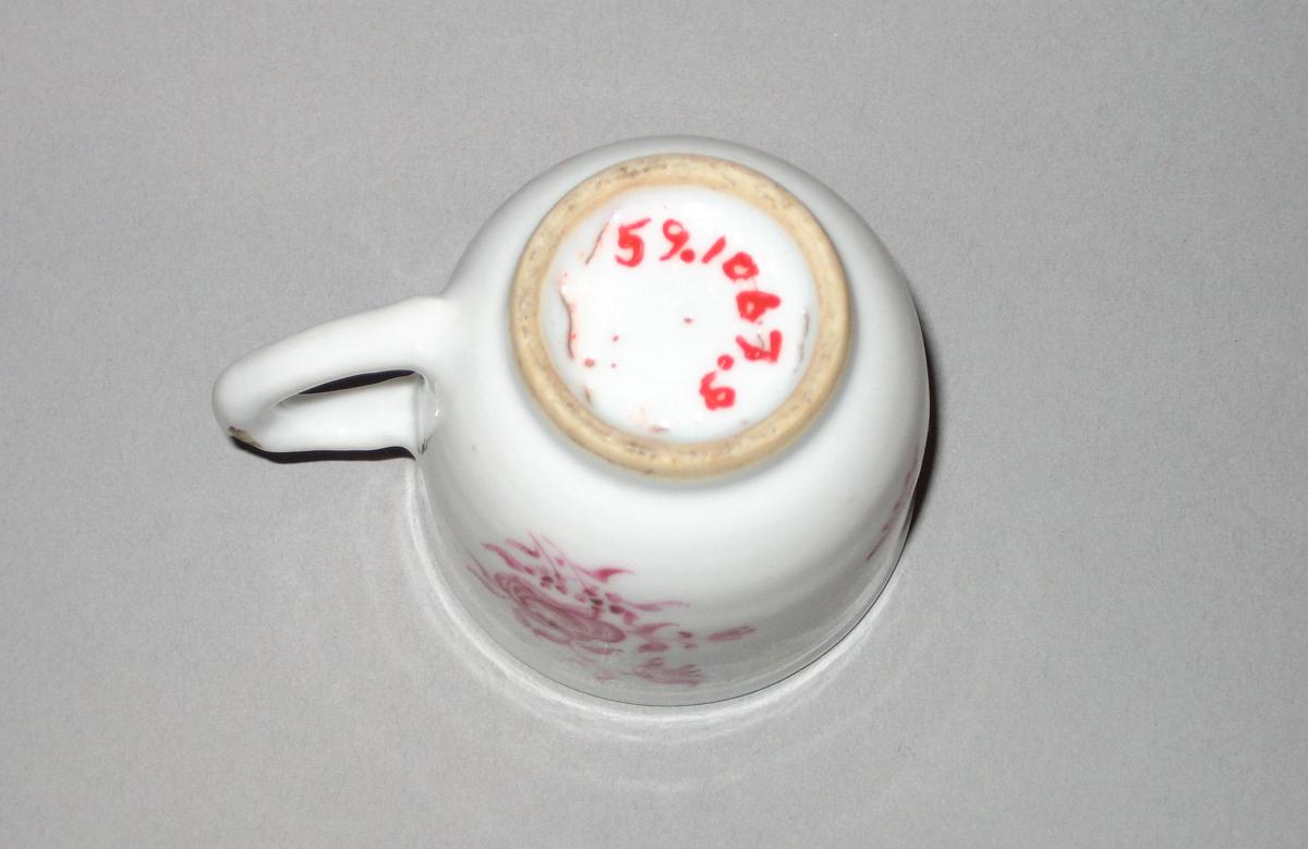 1959.1067.009 Coffee cup underside