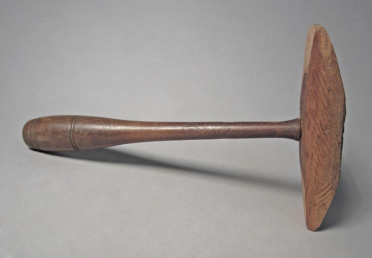 1986.0050.436, Mallet, side 1