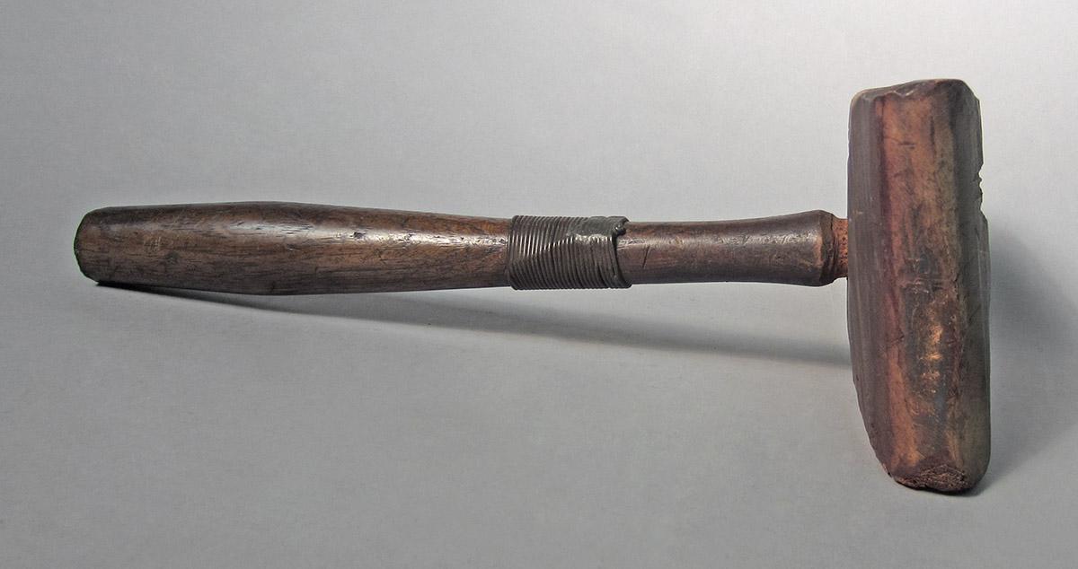 1986.0050.437, Mallet, side 2