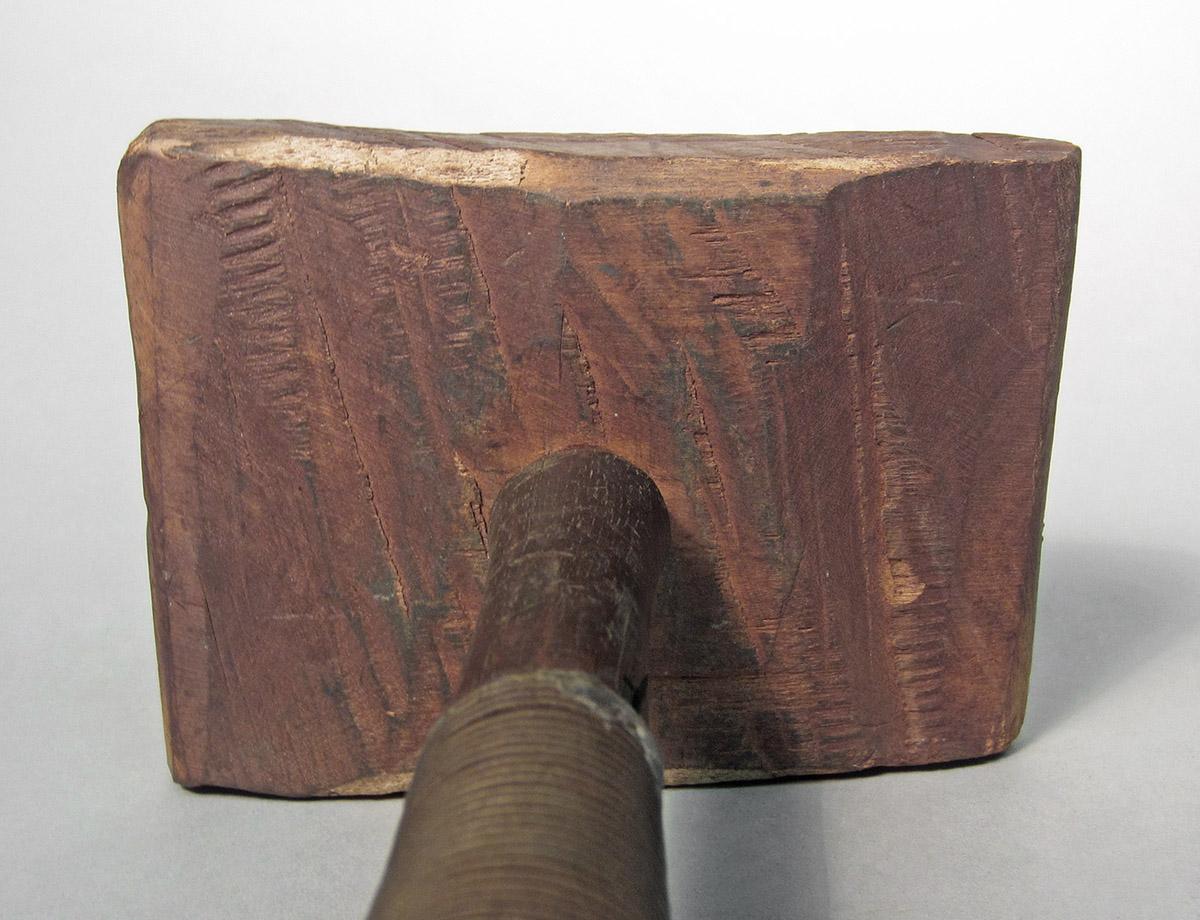 1986.0050.437, Mallet, head bottom
