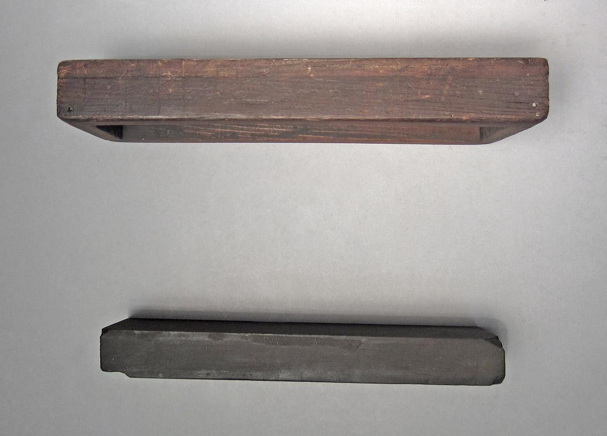 1986.0050.440 A, B, Oil stone and box, overall side 2