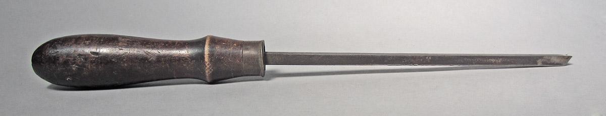 1986.0050.442, Lathe tool, side 1