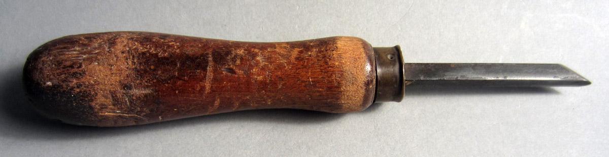 1986.0050.443 Engraving tool, Detail