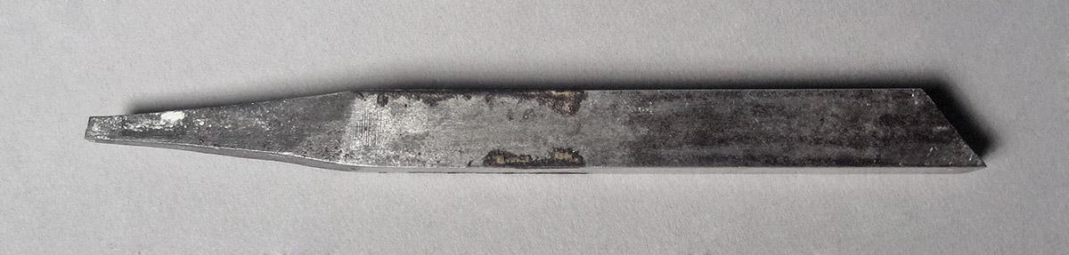 1986.0050.446, Lathe tool, blade side 1