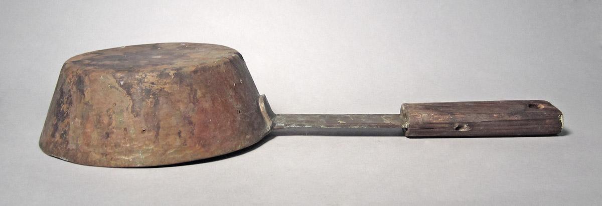 1986.0050.461, Pan, side 2