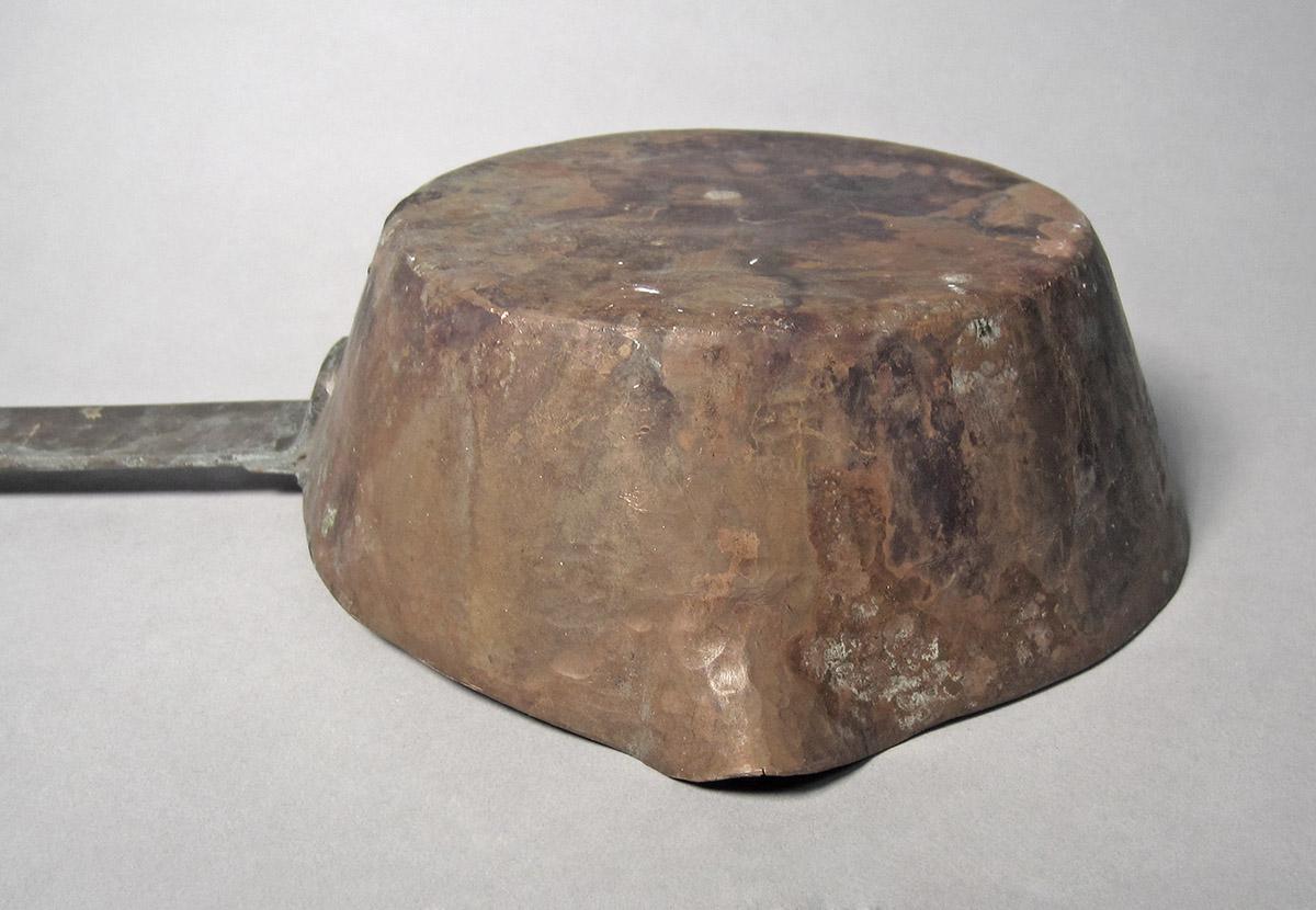 1986.0050.461, Pan, bowl side 1
