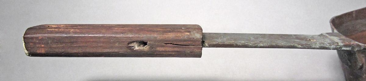 1986.0050.461, Pan, handle side 2