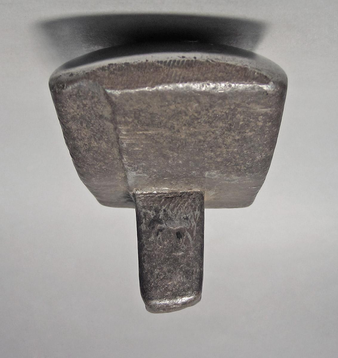 1986.0050.465, Planishing head, side 4
