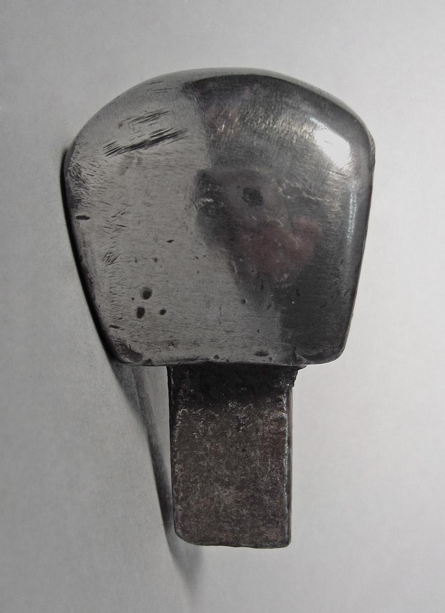 1986.0050.467, Planishing head, side 3