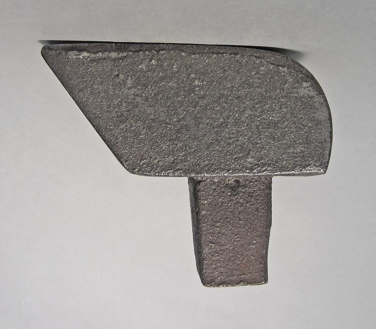 1986.0050.471, Planishing head, side 3