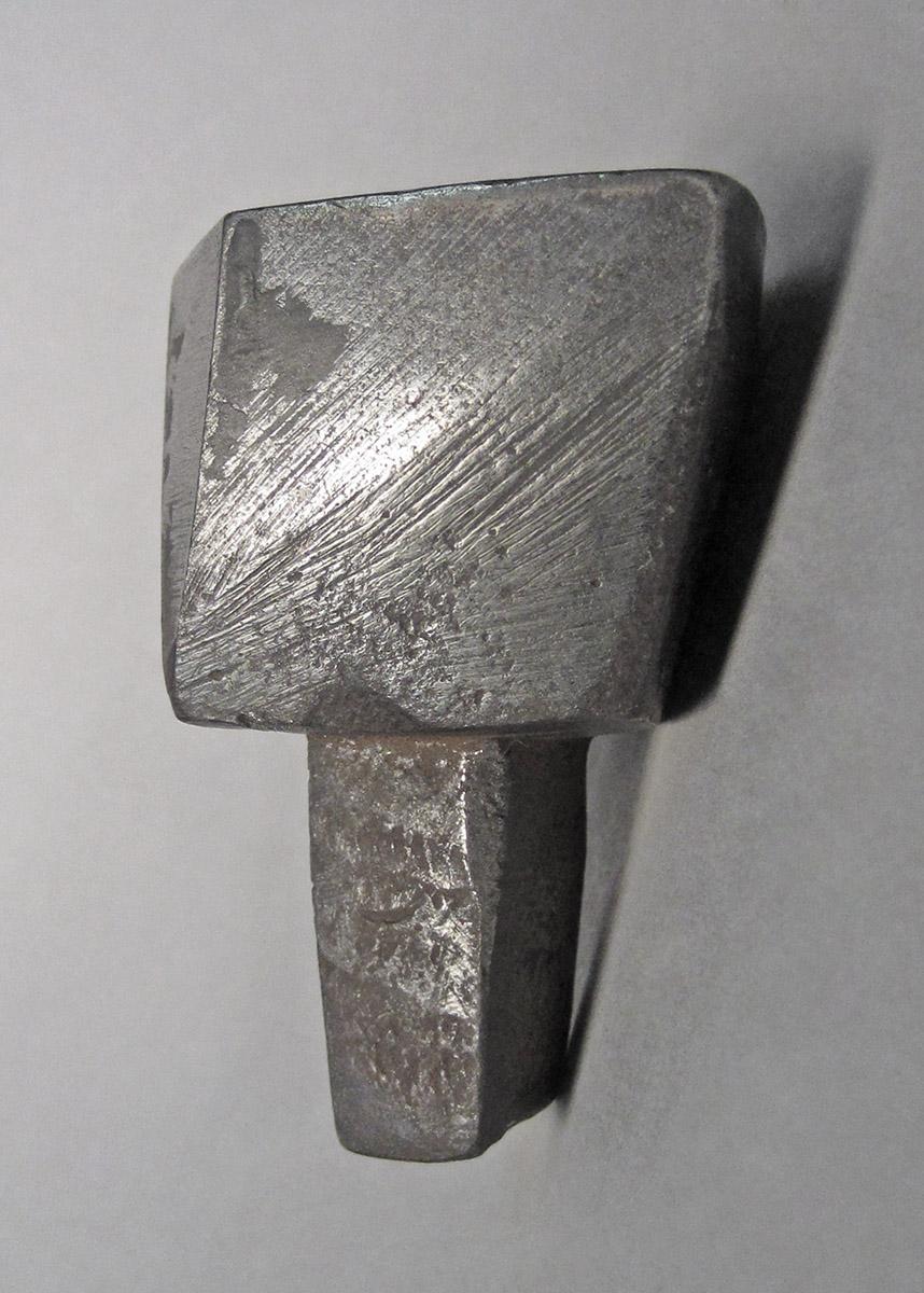 1986.0050.472, Planishing head, side 4