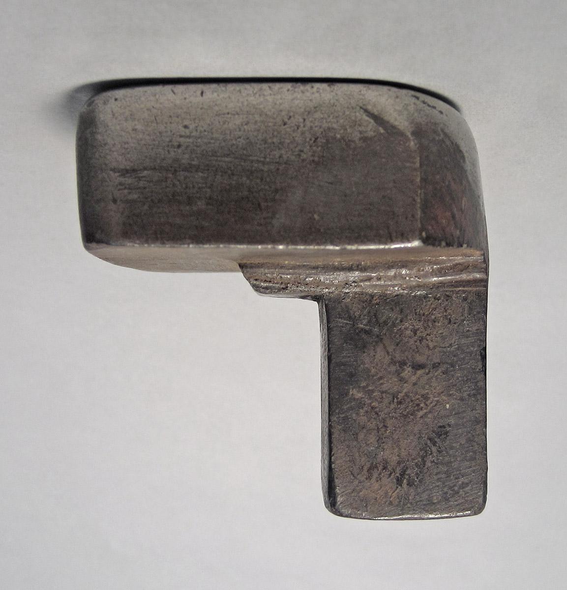 1986.0050.475, Planishing head, side 3