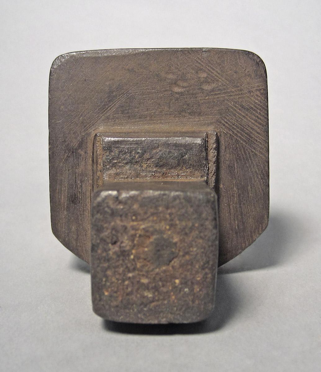 1986.0050.475, Planishing head, bottom