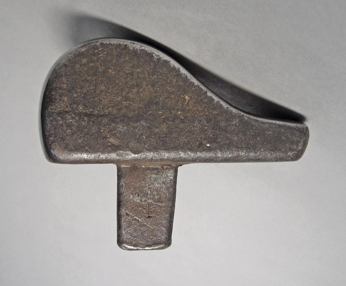 1986.0050.476, Planishing head, side 3