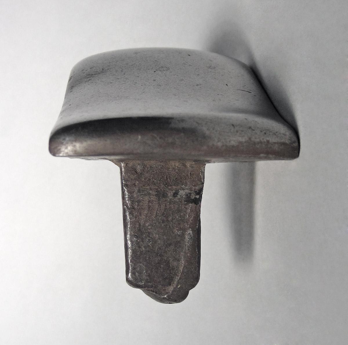 1986.0050.478, Planishing head, side 1