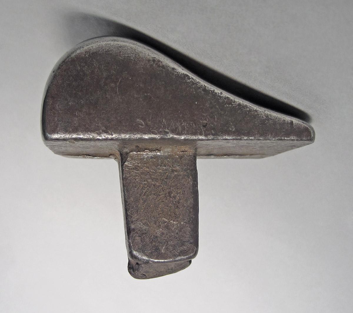 1986.0050.478, Planishing head, side 3