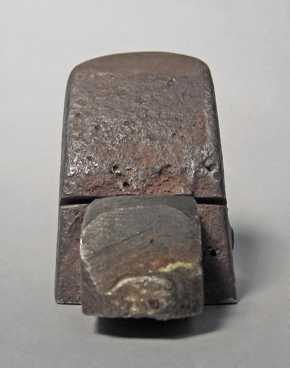 1986.0050.479, Planishing head, bottom