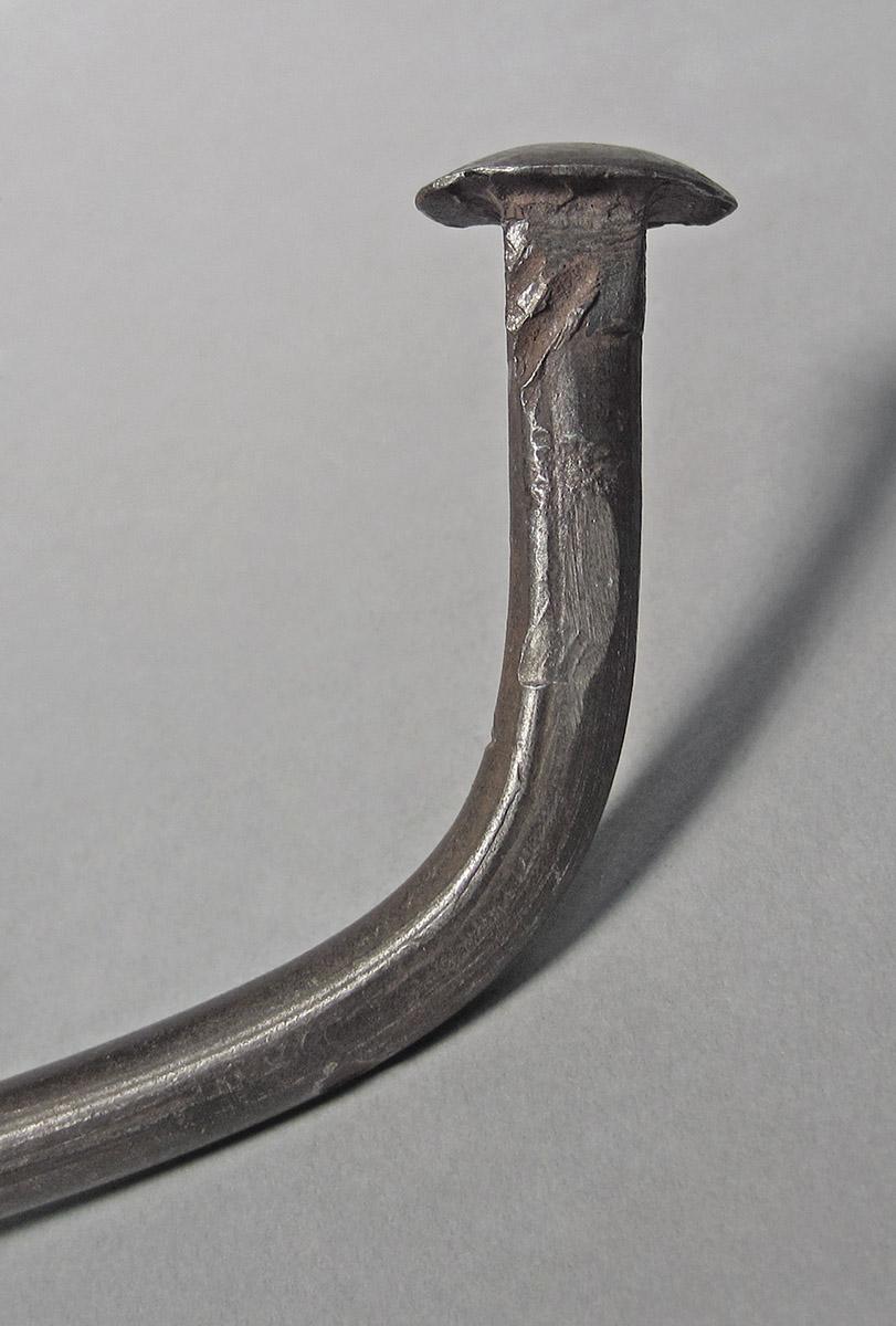1986.0050.488, Snarling iron, head side