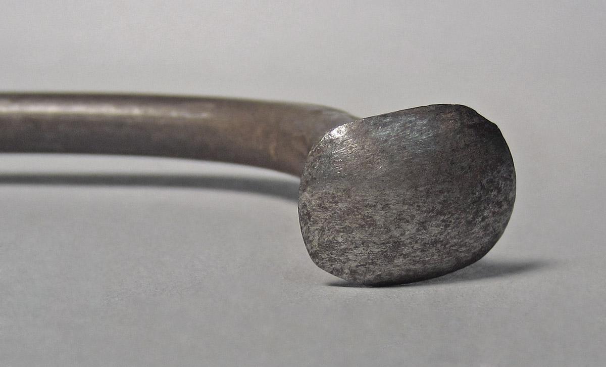 1986.0050.488, Snarling iron, head tip