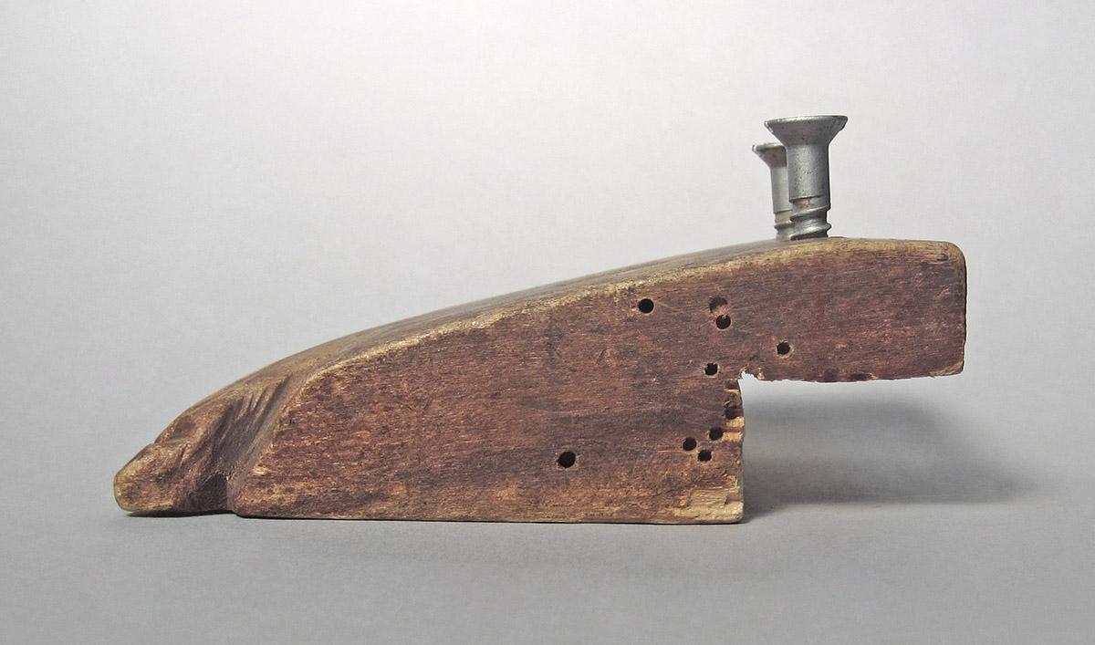1986.0050.512, Bench pin, side 1