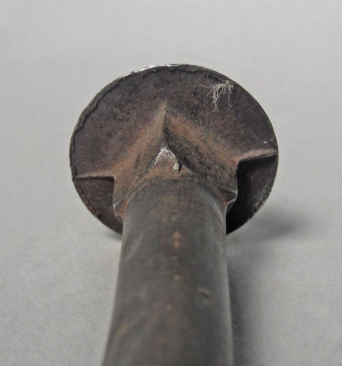 1986.0050.538, Dapping punch, head bottom