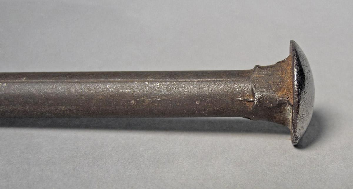 1986.0050.547, Stake, head side