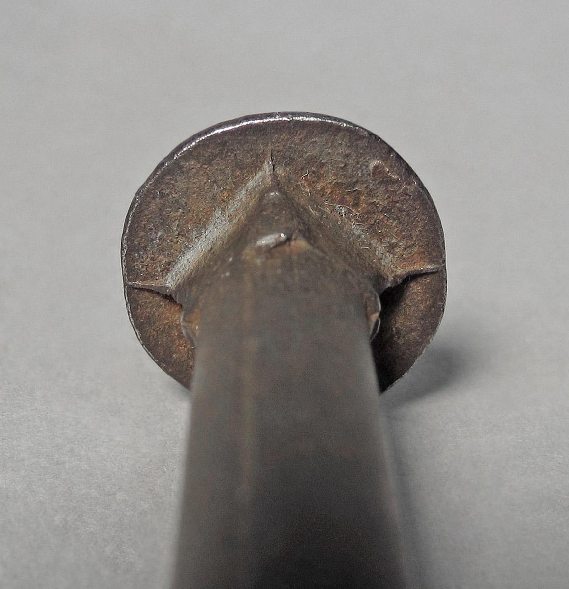 1986.0050.547, Stake, head bottom