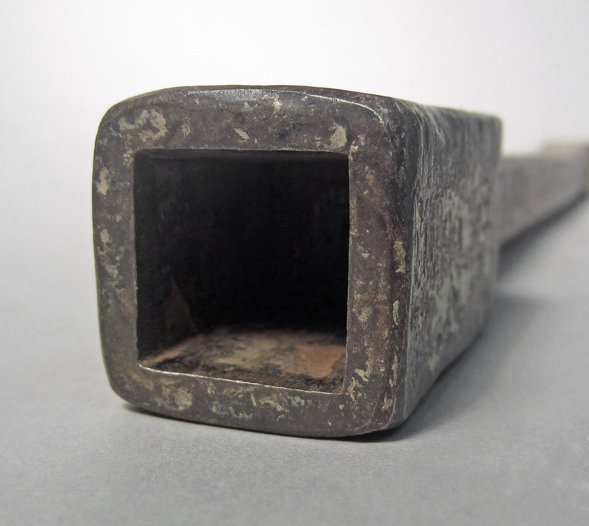 1986.0050.567, Stake, end 2 hole