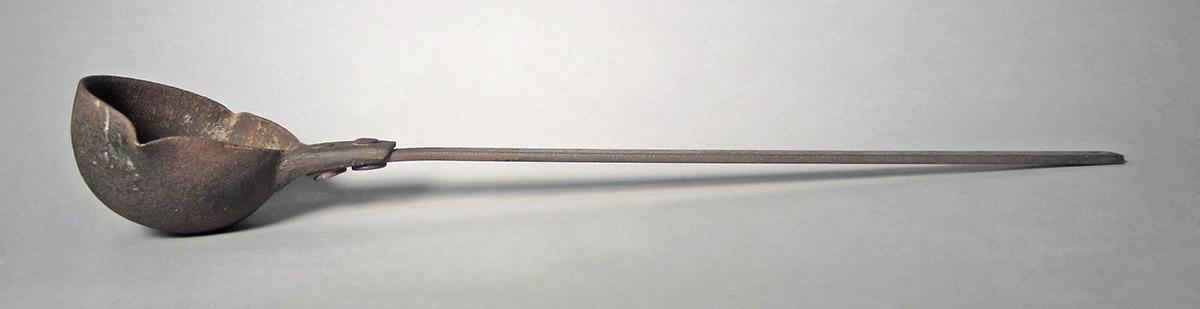 1986.0050.568, Ladle, side 1