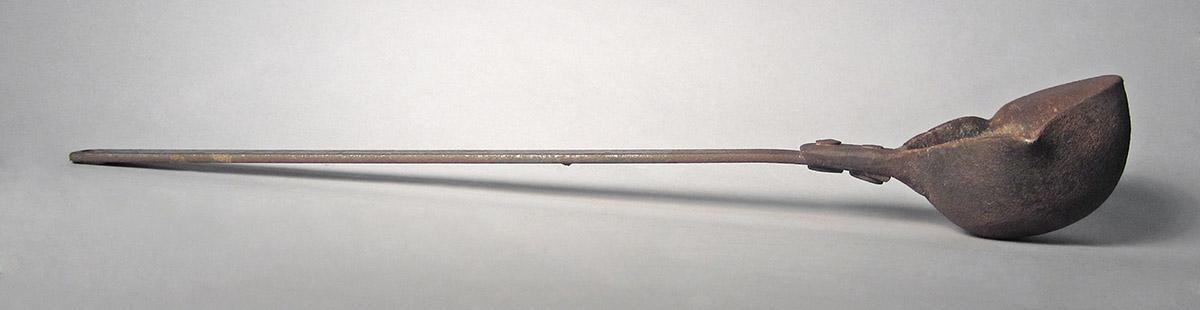 1986.0050.568, Ladle, side 2