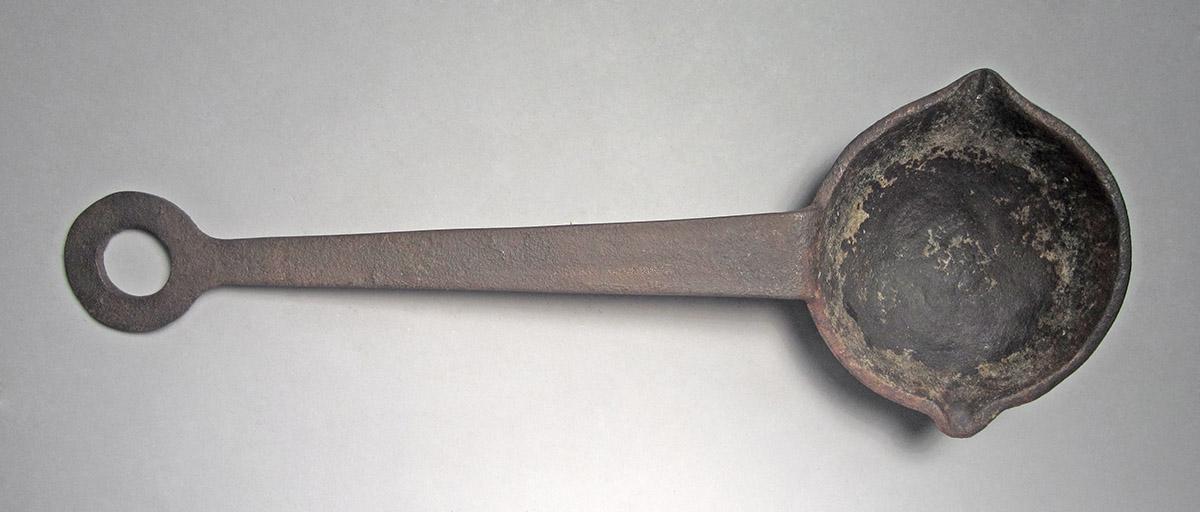 1986.0050.569, Ladle, side 1