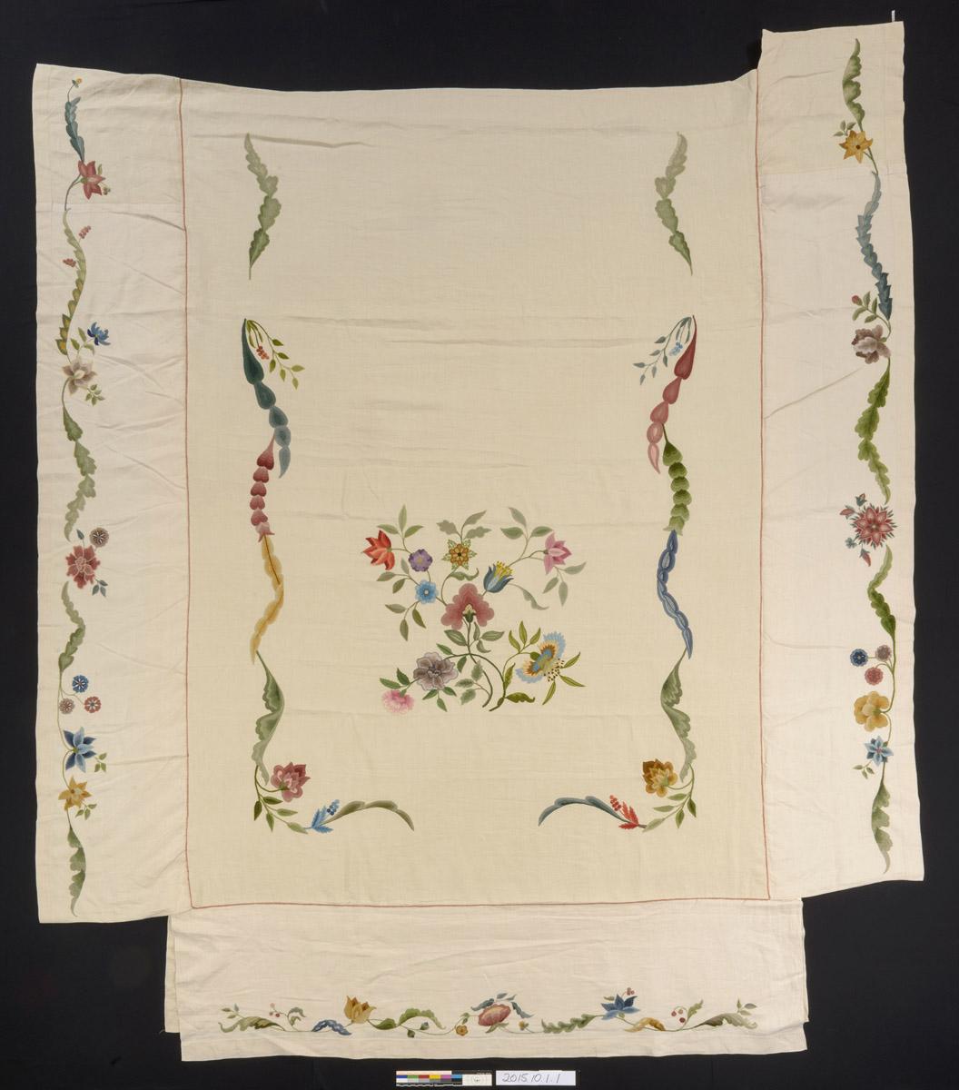 2015.0010.001.001 Bedcover, view 1