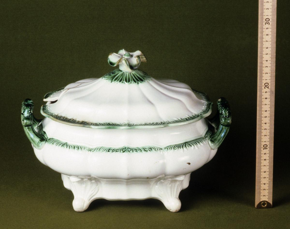 1959.1113 A, B Creamware tureen