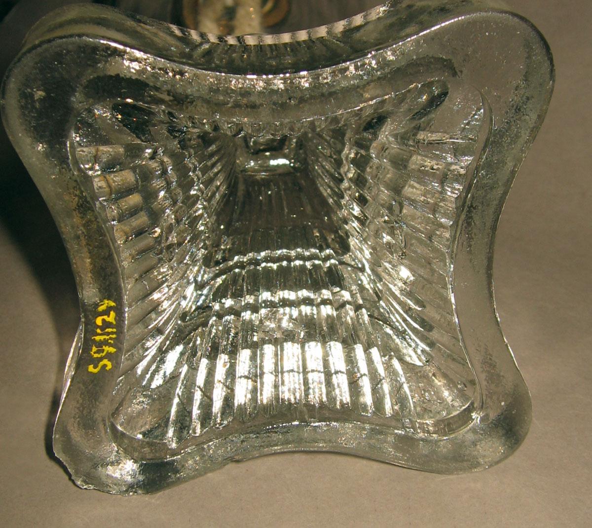 1959.1129 Glass lamp (underside)