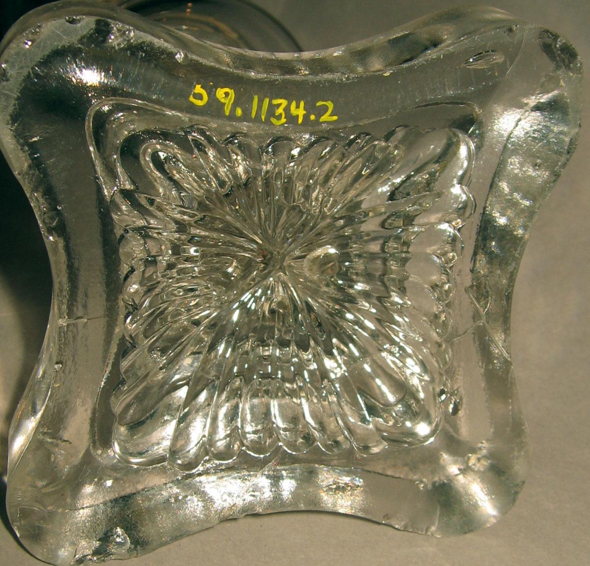 1959.1134.002 Glass lamp (underside)