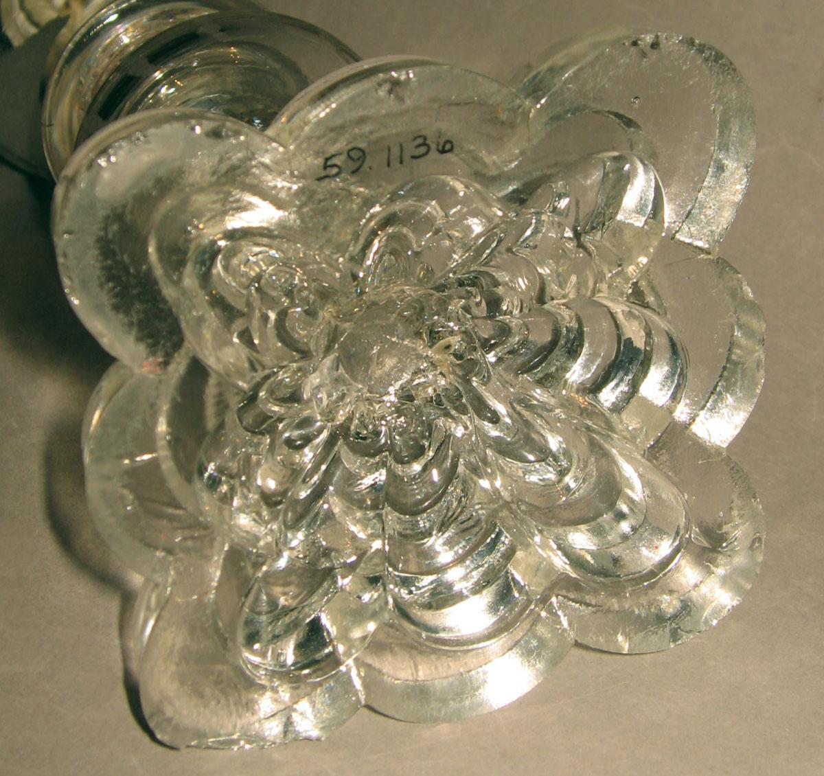 1959.1136 Glass oil lamp (underside)