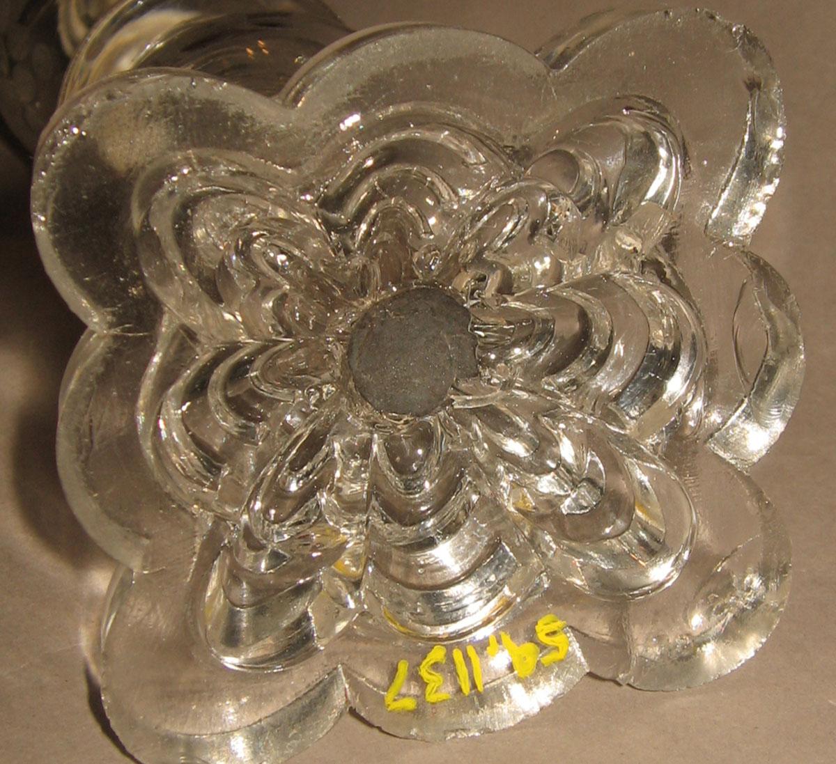 1959.1137 Glass oil lamp (underside)