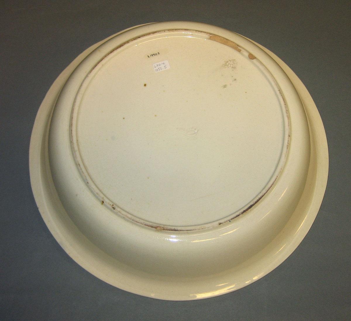2014.0042.005 Dish or nappie bottom