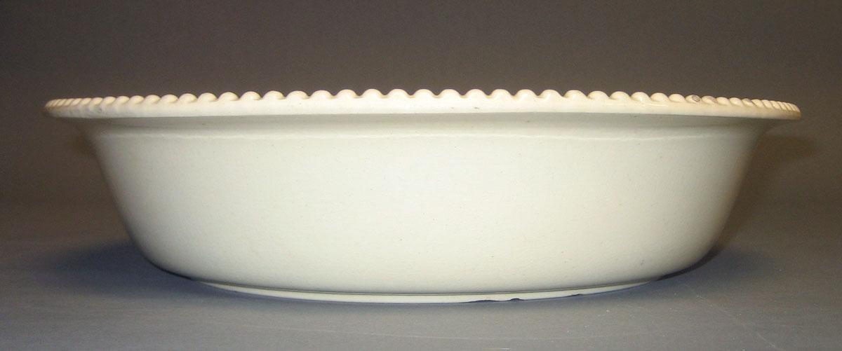 2014.0042.005 Dish or nappie profile view