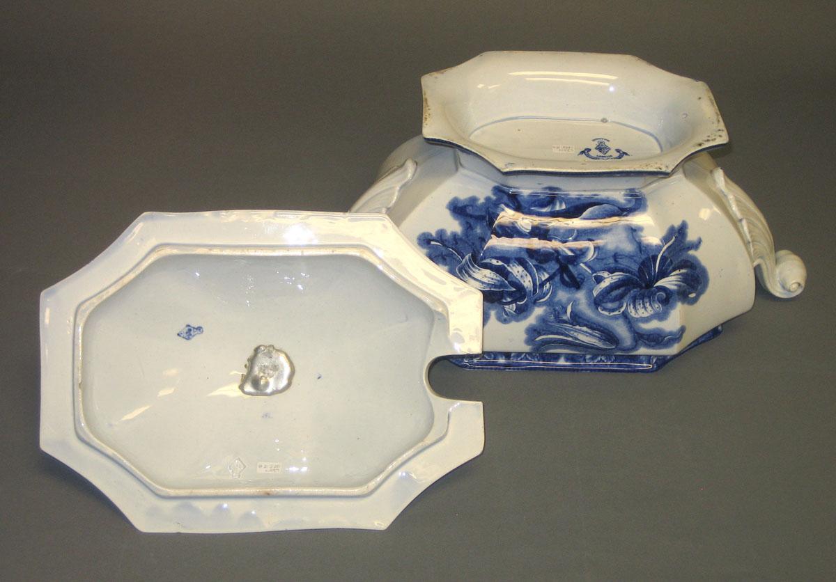 2014.0042.018 A, B Tureen and lid bottom