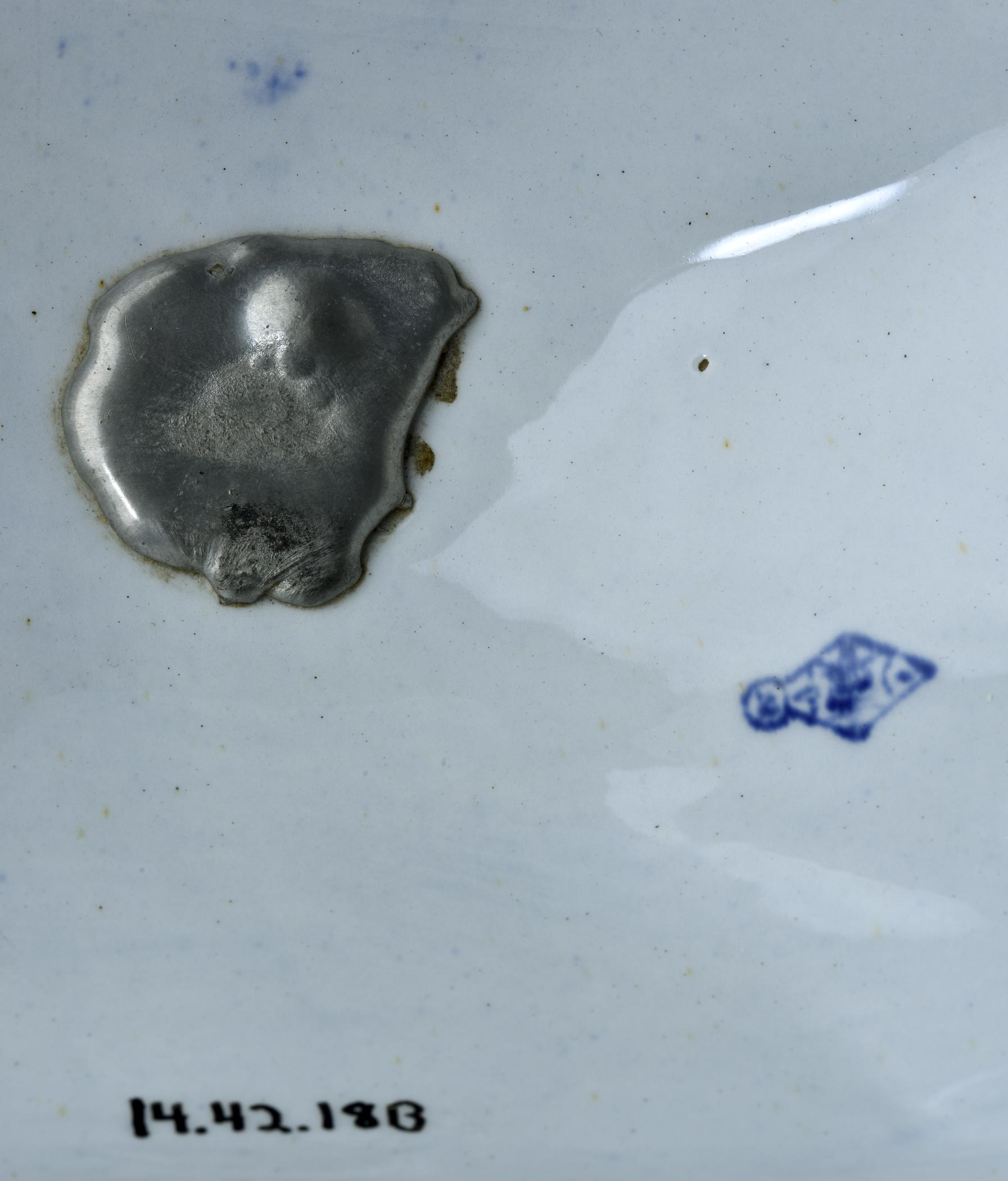 2014.0042.018 B Lid, detail 1