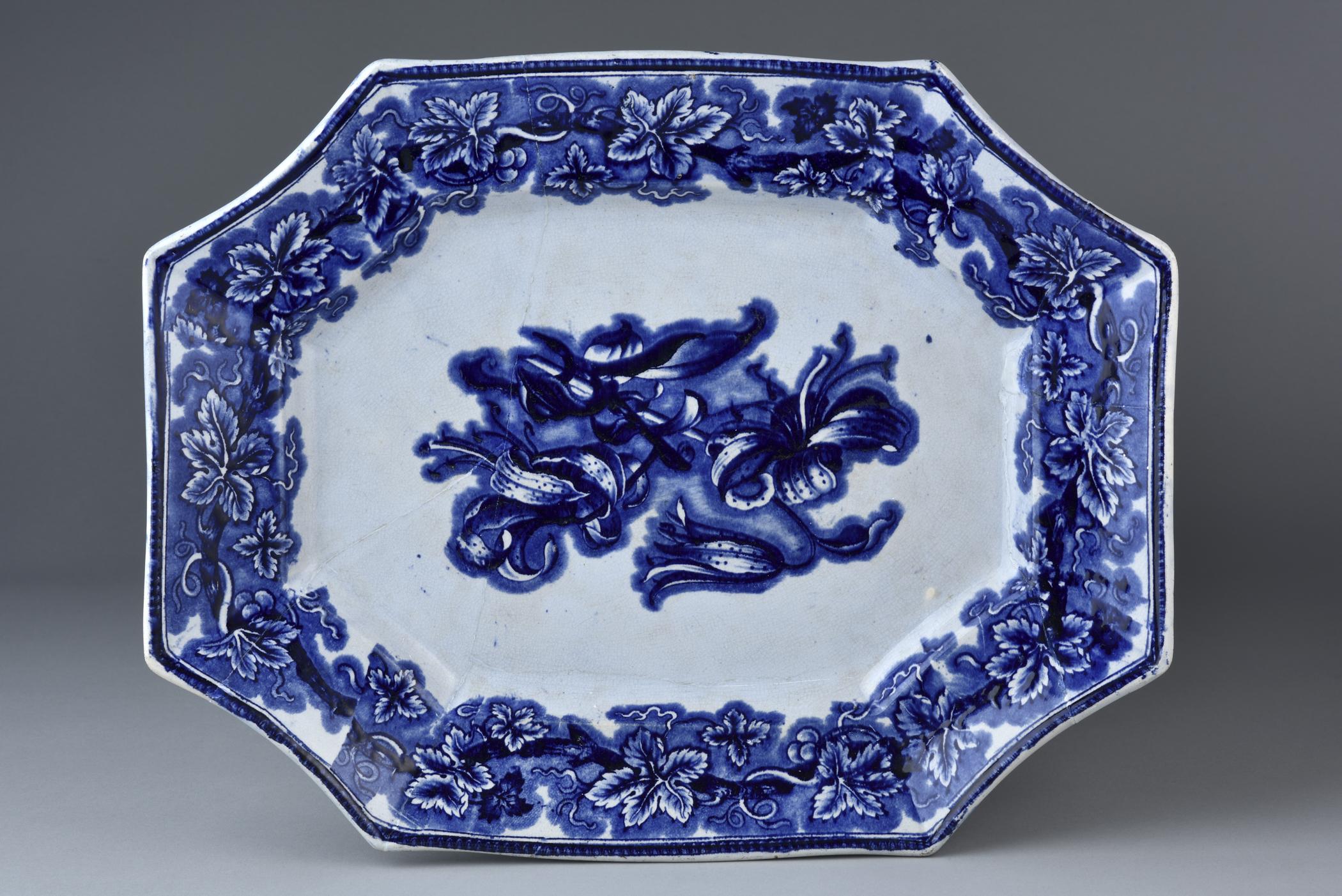 2014.0042.018 C Tureen stand, view 1